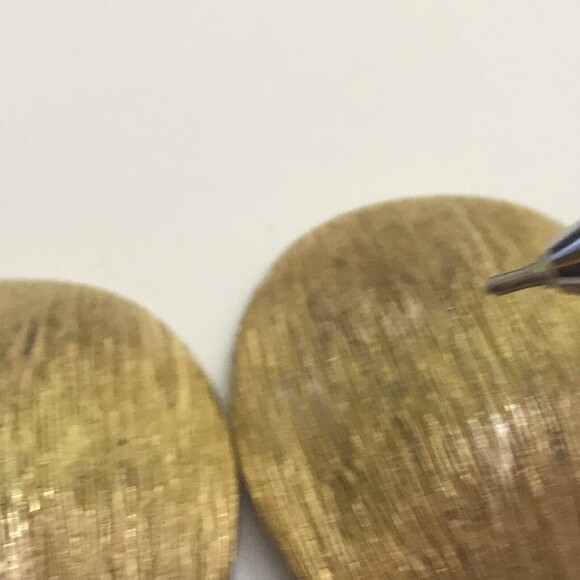 Vintage Clip On Earrings Brushed Goldtone Large Round textured 1980s FLAWED - Picture 7 of 12